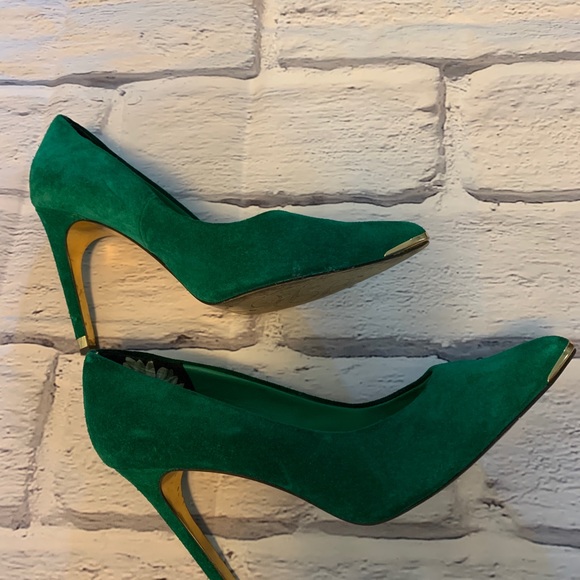 Ted Baker Emerald Green Suede Heels Sz 